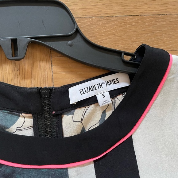 ELIZABETH and JAMES womens Small shirt top floral - Picture 2 of 3